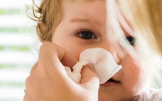 nariz entupido bebe recém nascido como desentupir nariz de bebe com a boca