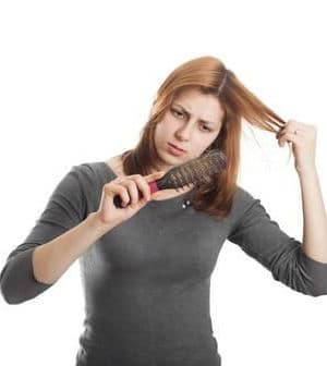 Read more about the article Queda de cabelo depois da gravidez: o que fazer para amenizar?