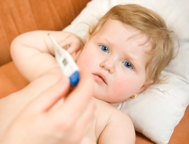 Read more about the article Como baixar febre do bebê