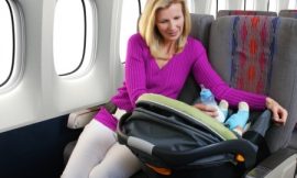 Cuidados para viajar de avião com o bebê