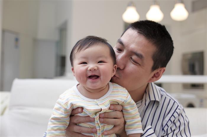 bebe coreano com o pai