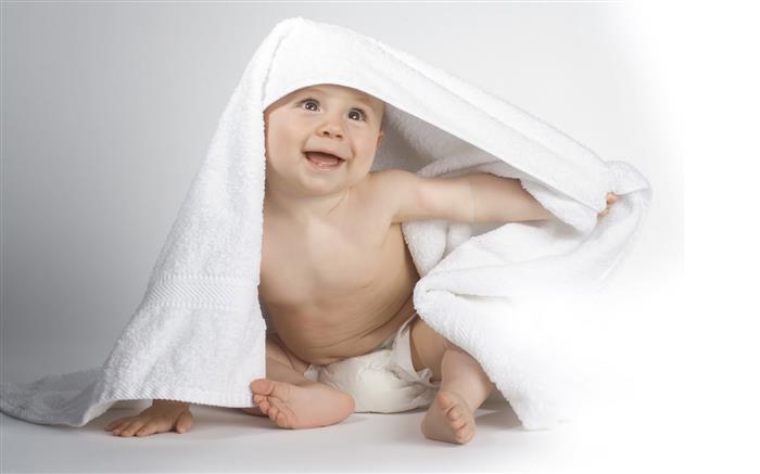 bebe debaixo da toalha