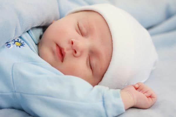 Read more about the article Quando o bebê começa a dormir a noite toda?