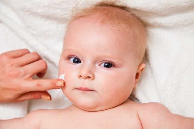 Read more about the article Doenças de pele comuns em bebês