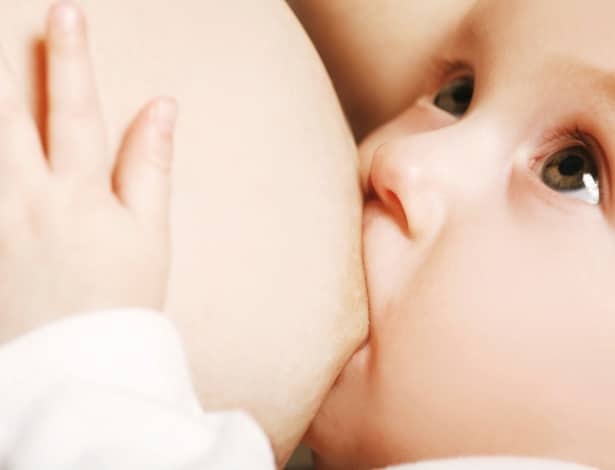 Read more about the article O que fazer quando o leite sai pelo nariz do bebê?