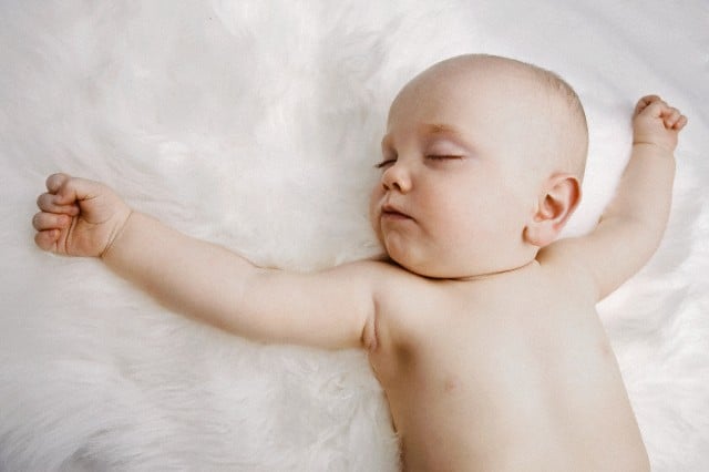 Read more about the article Dicas para fazer o bebê dormir a noite inteira