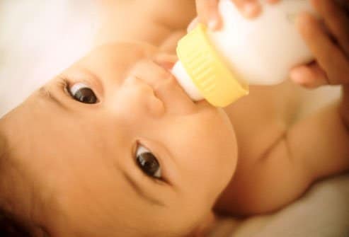 Read more about the article Quando oferecer leite integral para o bebê?