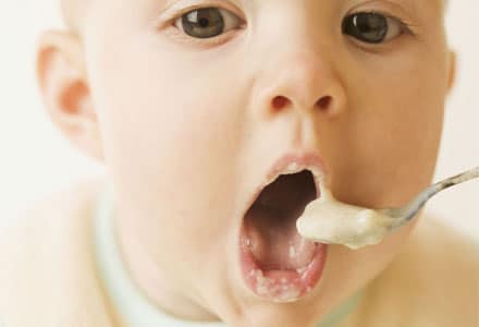 Read more about the article Como organizar a rotina alimentar do bebê
