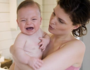 Read more about the article Como saber se o bebê está com dor de garganta?