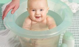 Benefícios do banho de balde para os bebês