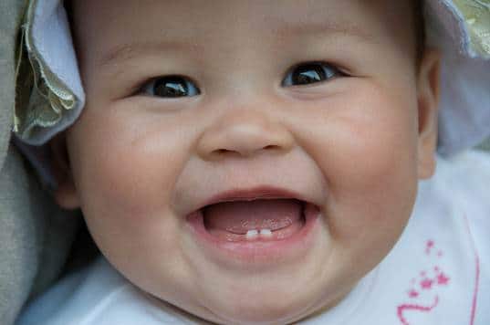 Read more about the article Primeiros sinais do nascimento do dente do bebê