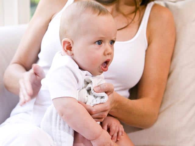 Read more about the article Posições para fazer o bebê arrotar
