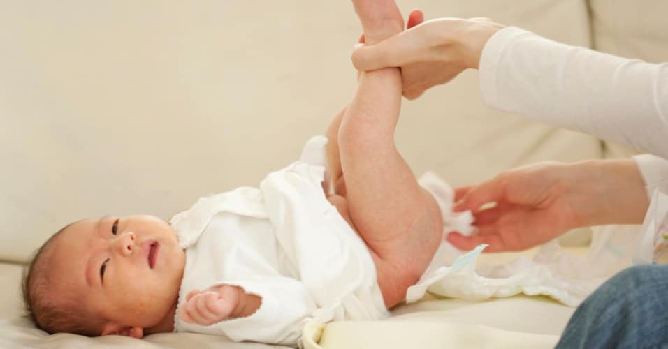 Read more about the article Dicas para detectar anormalidades nas fezes do bebê