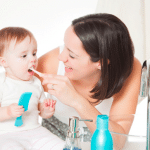 Como limpar a boca do bebê antes de nascer os dentinhos
