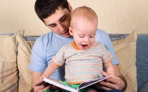 Read more about the article Como ajudar o bebê a falar mais rápido