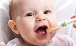 O que dar de comer para o bebê com dente nascendo?