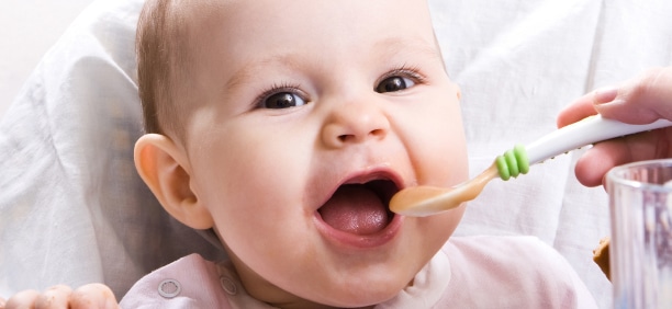 Read more about the article O que dar de comer para o bebê com dente nascendo?