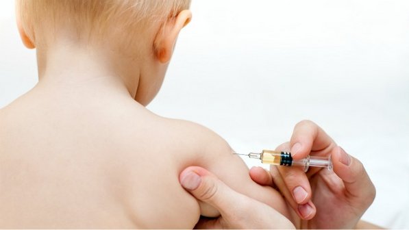 Read more about the article Como amenizar as reações da vacina