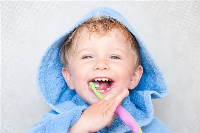 Read more about the article Quando o bebê pode usar creme dental com flúor?