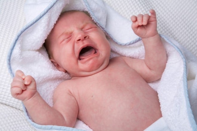 Read more about the article O que fazer quando o bebê chora demais no banho?