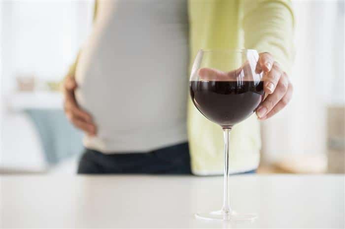 Read more about the article Beber vinho durante a gravidez faz mal?