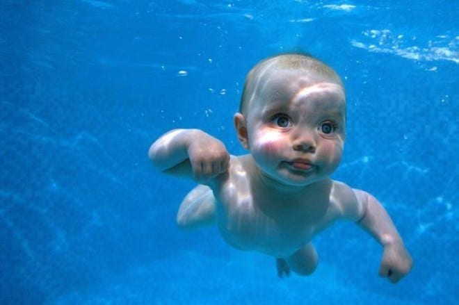 Read more about the article Com quantos meses o bebê pode tomar banho de piscina?