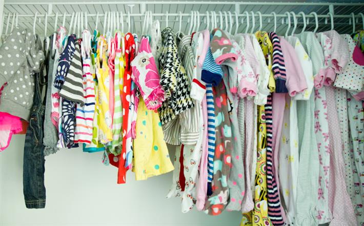 Read more about the article Como guardar as roupas do bebê depois de lavadas?