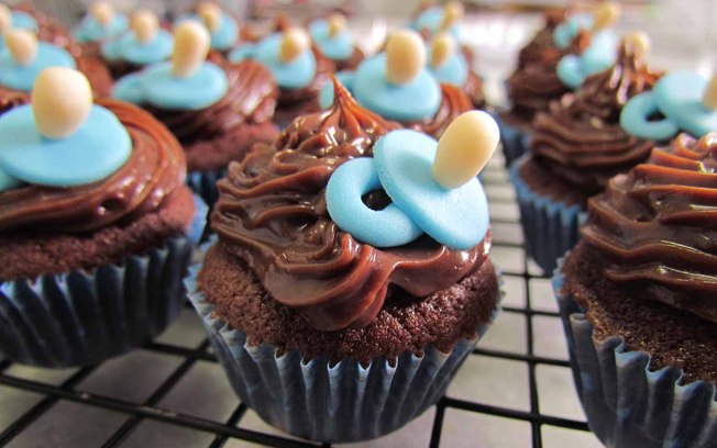 Lembrancinha de maternidade cupcake chocolate