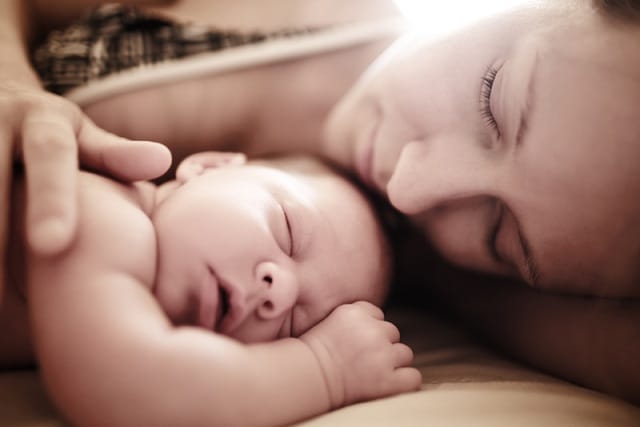 bebe dormindo a noite