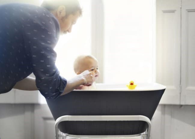 Read more about the article Marido que não ajuda a cuidar do bebê: O que fazer?