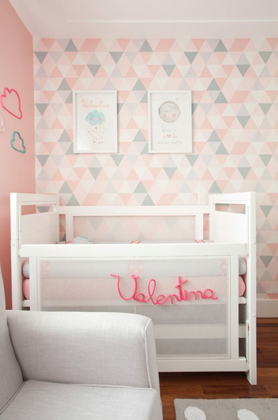 quarto bebe decorado com papel de parede