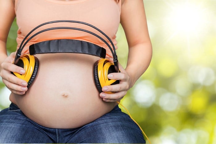 Read more about the article Som alto faz mal para o bebê na barriga?