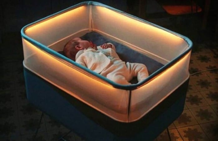 Read more about the article Empresa cria berço que ajuda bebê a dormir simulando um carro