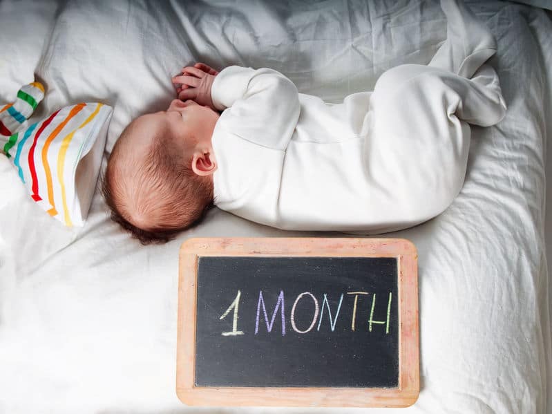 quanto tempo um bebe de 1 mes dorme