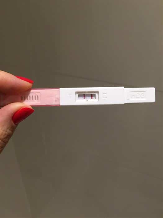 fotos de teste de gravidez positivo e negativo