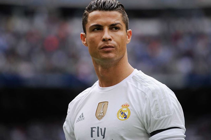 Read more about the article Cristiano Ronaldo posa ao lado dos filhos gêmeos pela primeira vez