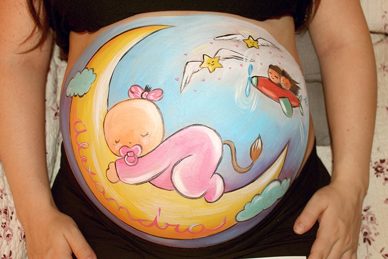 Fotos de desenhos na barriga de gravidas