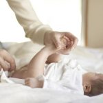Quanto tempo o bebê pode ficar com a fralda suja?