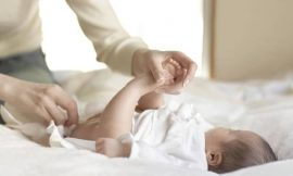 Quanto tempo o bebê pode ficar com a fralda suja?