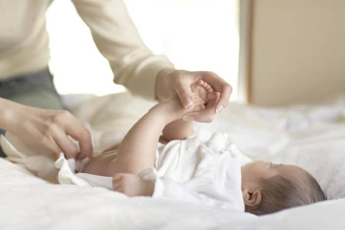 Read more about the article Quanto tempo o bebê pode ficar com a fralda suja?