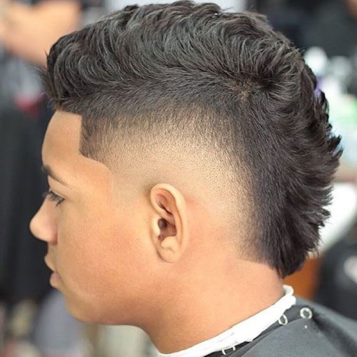 cabelo masculino moicano disfarçado