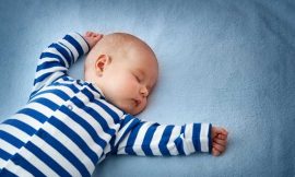Bebê dormir de bruços: prejudica? veja os riscos e a posição ideal do sono