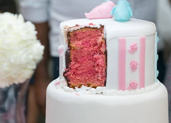 bolo com massa rosa