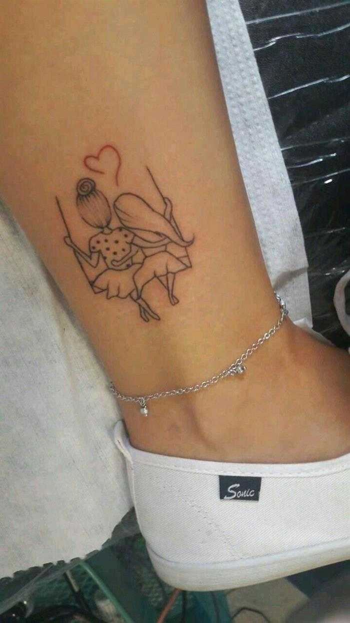 tatuagem mãe e filha na perna