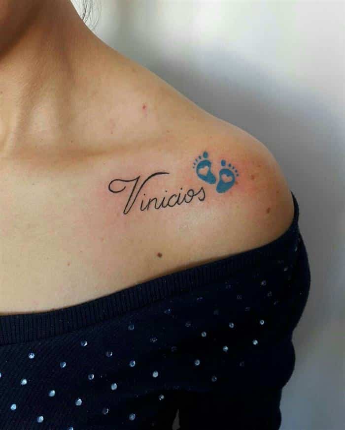 tatuagens com nomes de filhos no ombro