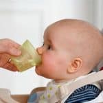 Chá de camomila para bebê faz mal?