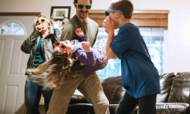 Brincadeiras em família: 30 ideias para fazer em casa