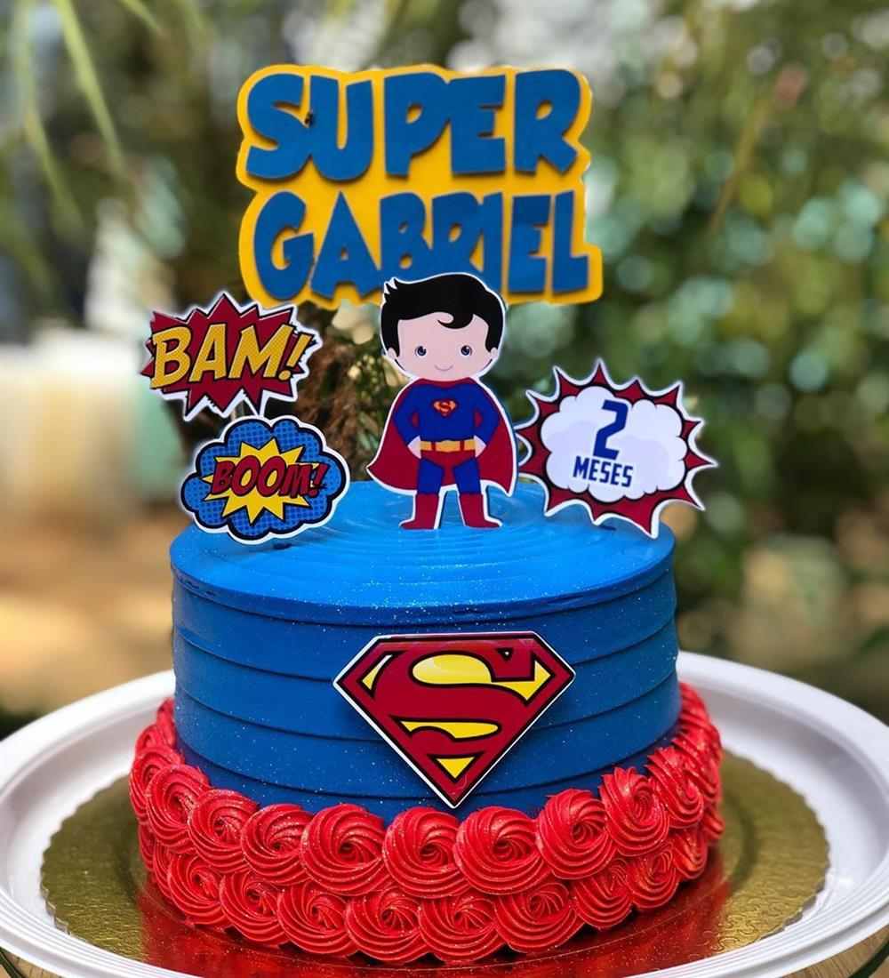 tema super homem em azul e vermelho