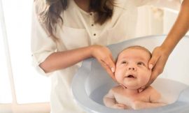 Ofurô para bebê: 7 benefícios do banho para recém-nascido