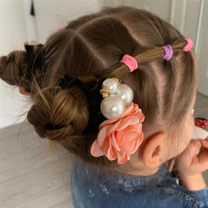 penteado com flor e elastico